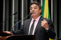 Zezé Perrella pede pressa na decisão sobre impeachment de Dilma