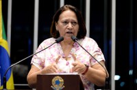 Fátima Bezerra elogia nota da CNTE de repúdio ao impeachment