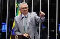 'É triste ver o Brasil exposto no cenário internacional', diz Caiado