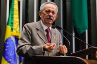 Benedito de Lira afirma que crises são normais na democracia e pede união