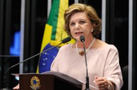 Lúcia Vânia afirma haver evidências de crime de responsabilidade de Dilma