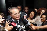 Renan diz a Temer que manterá isenção até o fim do processo de impeachment