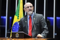 Dilma não cometeu ilegalidade ao editar decretos, diz Donizeti Nogueira