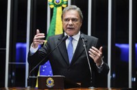 Gasto de R$ 716 bilhões com o BNDES levou Dilma a praticar pedaladas, afirma Alvaro Dias