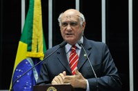 Imprensa internacional não considera impeachment um golpe, diz Lasier Martins