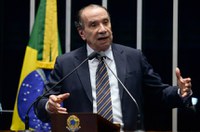 Aloysio Nunes Ferreira diz que Dilma vive ilusão ao criticar economia
