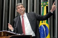 Lindbergh Farias crê que gravações implicam PSDB em "complô para o impeachment"
