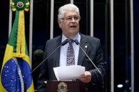 Requião diz que Temer está a serviço da globalização e contra os interesses do Brasil