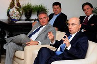 Renan recebe Meirelles e parlamentares para criarem agenda econômica