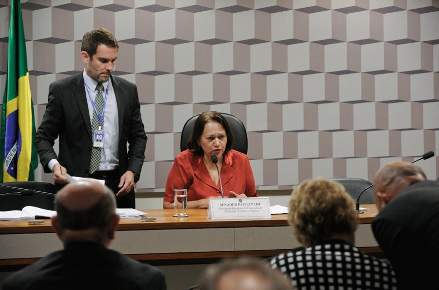 A senadora Fátima Bezerra (PT-RN), na condição de vice-presidente da CE, conduziu diversos debates neste primeiro semestre de 2016
