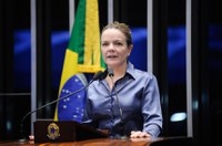 Gleisi Hoffmann pede fim de processo de impeachment contra Dilma Rousseff