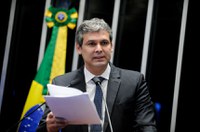 Lindbergh destaca julgamento internacional que chama de 'golpe' impeachment contra Dilma
