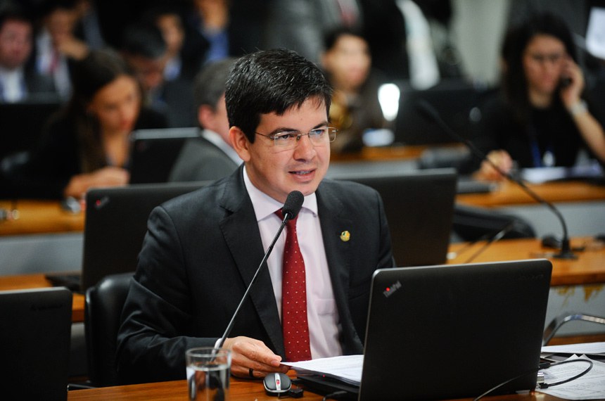 Senador Randolfe Rodrigues, relator da proposta