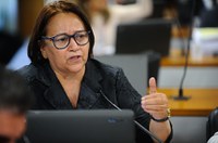 Processo de impeachment põe democracia em risco, afirma Fátima Bezerra