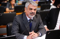 Humberto Costa compara impeachment de Dilma a golpe de 64