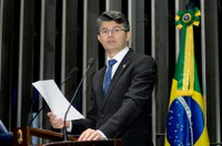  José Medeiros elogia artigo de Ferreira Gullar com críticas ao PT