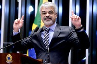 Adversários de Dilma não contam com apoio popular, diz Humberto Costa 