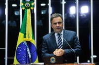 Aécio diz que relatório de Anastasia é inquestionável