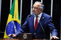 Capiberibe aponta avanço de 'nau errante' a partir do impeachment