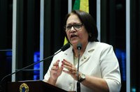 Fátima: Pedaladas e decretos são artifícios para afastar Dilma