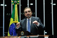 José Agripino refuta tese de golpe contra Dilma