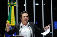 Para Kátia Abreu, acusações contra Dilma são retaliação de Eduardo Cunha