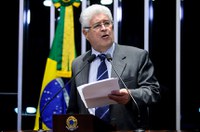 Requião: 'Votar de acordo com a consciência custa caro'