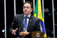 Roberto Rocha declara voto a favor da continuidade do processo de impeachment