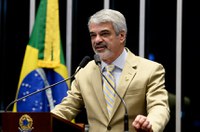 Humberto Costa anuncia que PT vai entrar com ação contra a LDO
