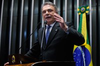 Alvaro Dias diz que impeachment de Dilma foi 'demanda das ruas'