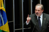 Em resposta a Armando Monteiro, Dilma defende reforma tributária