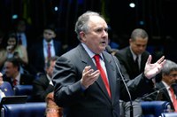 'Lamento não ter percebido que Temer era golpista', diz Dilma a Cristovam