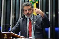 Paulo Rocha cobra permanência de Dilma 