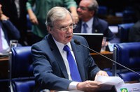 Tasso Jereissati contesta argumento de que crise internacional prejudicou o Brasil