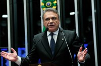 Impeachment de Dilma conta com os pressupostos jurídicos e políticos, diz Alvaro Dias