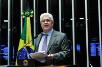 Requião: 'Senado pode repetir com Dilma a mesma ignomínia praticada contra Jango'