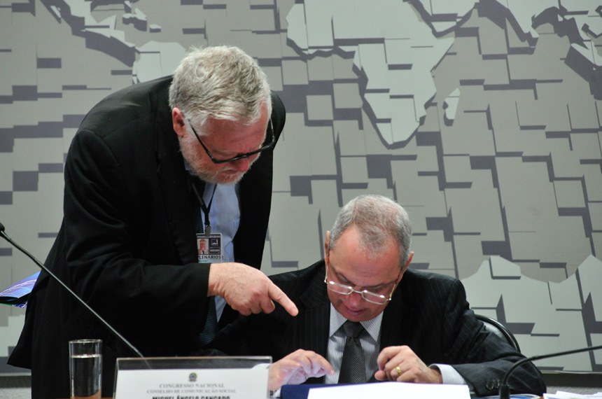Os conselheiros Davi Emerich, que apresentou relatório contra a extinção do conselho curador da EBC, e Miguel Ângelo Cançado, presidente do CCS