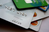 Projeto propõe limite para cobrança de juros dos cartões de crédito