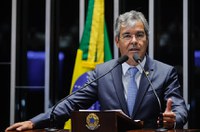 Jorge Viana lamenta conflito entre facções criminosas no Acre
