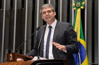 Lindbergh Farias critica o que considera perseguição a ex-presidente Lula