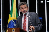 Paulo Rocha rebate críticas ao PT