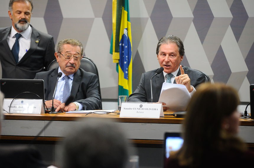 O presidente da Comissão de Constituição, Justiça e Cidadania, senador José Maranhão (PMDB-PB); e o relator da PEC 55/2016, senador Eunício Oliveira (PMDB-CE)