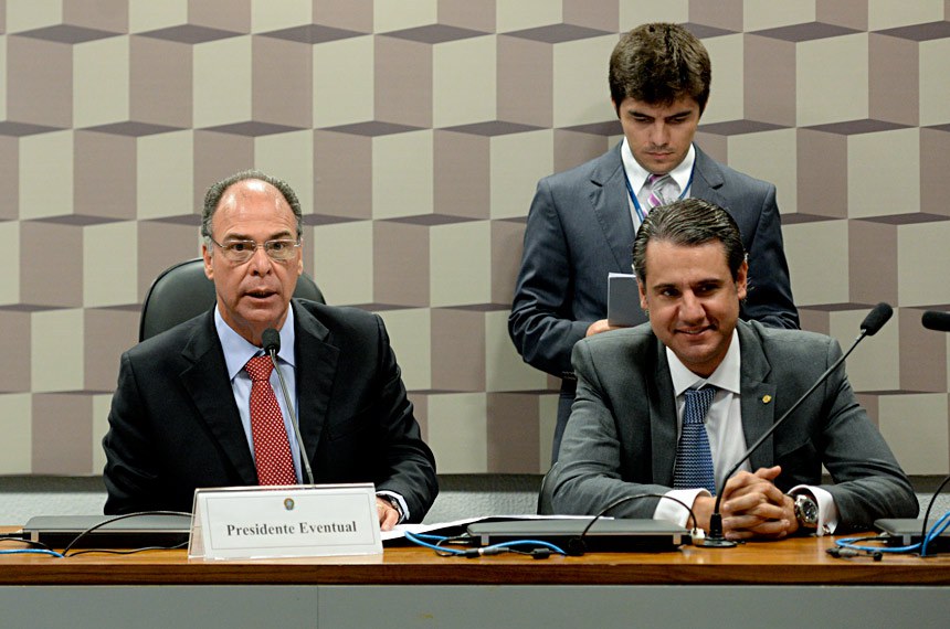 Senador Fernando Bezerra Coelho (PSB-PE), presidente da comissão mista, e o vice-presidente, deputado Fernando Monteiro (PP-PE), na reunião de instalação, no dia 9 de novembro