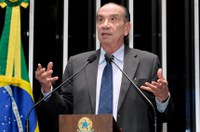 Aloysio Nunes Ferreira diz que deputados praticaram 'o cretinismo parlamentar'
