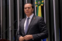 Ataídes Oliveira chama atenção para irregularidades no uso de recursos do Fies