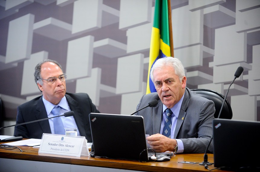 (E/D) Senadores Fernando Bezerra Coelho e Otto Alencar, presidente da Comissão Especial do Desenvolvimento Nacional, em reunião da comissão nesta terça-feira (6)