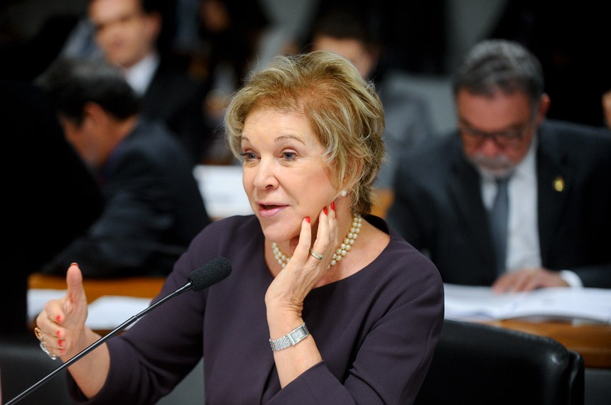 A relatora, senadora Marta Suplicy (PMDB-SP), incluiu como parte dos procedimentos cirúrgicos de reparação das mamas também as reconstruções de aréola e mamilos