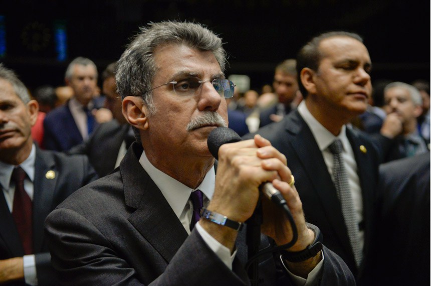 O líder do governo, Romero Jucá, anunciou o acordo com a oposição para votar os vetos presidenciais, a LDO, os créditos suplementares e o Orçamento de 2017
