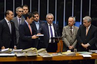 Telmário Mota pede licença do Senado e suplente Thieres Pinto assume