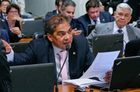 Hélio José questiona Moraes sobre defesa da família e direito à posse 